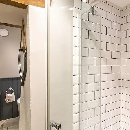 1 Bed In Lcc40 Bouth